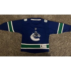 NHL Kids 2/4T Vancouver Canucks Jersey (NWOT)