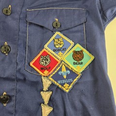 Vintage Boy Scouts Of America Cub Scout Shirt Youth Medium Uniform Patches 1980s