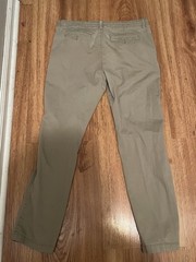 Izod Khaki Boys Youth Pleated Pants Adjustable Waist Size 20 Reg Uniform