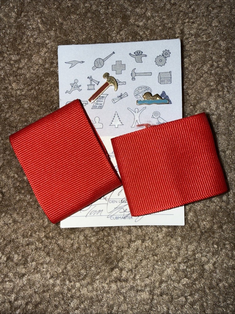 BOY CUB SCOUT Red Epaulet Red & 2 Weblo Achievement Pins. New Other. LOT.