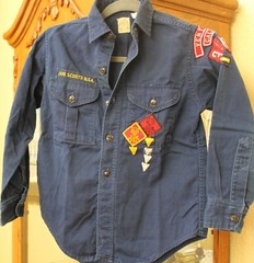 Vintage Official Boy’s / Child’s Cub Scout Navy Blue Uniform Shirt w/Patches