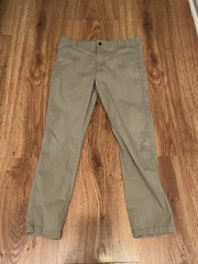 Izod Khaki Boys Youth Pleated Pants Adjustable Waist Size 20 Reg Uniform