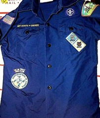 Official Boy Scout shirt with badges Size Medium youth Bear & Bobcat Badge