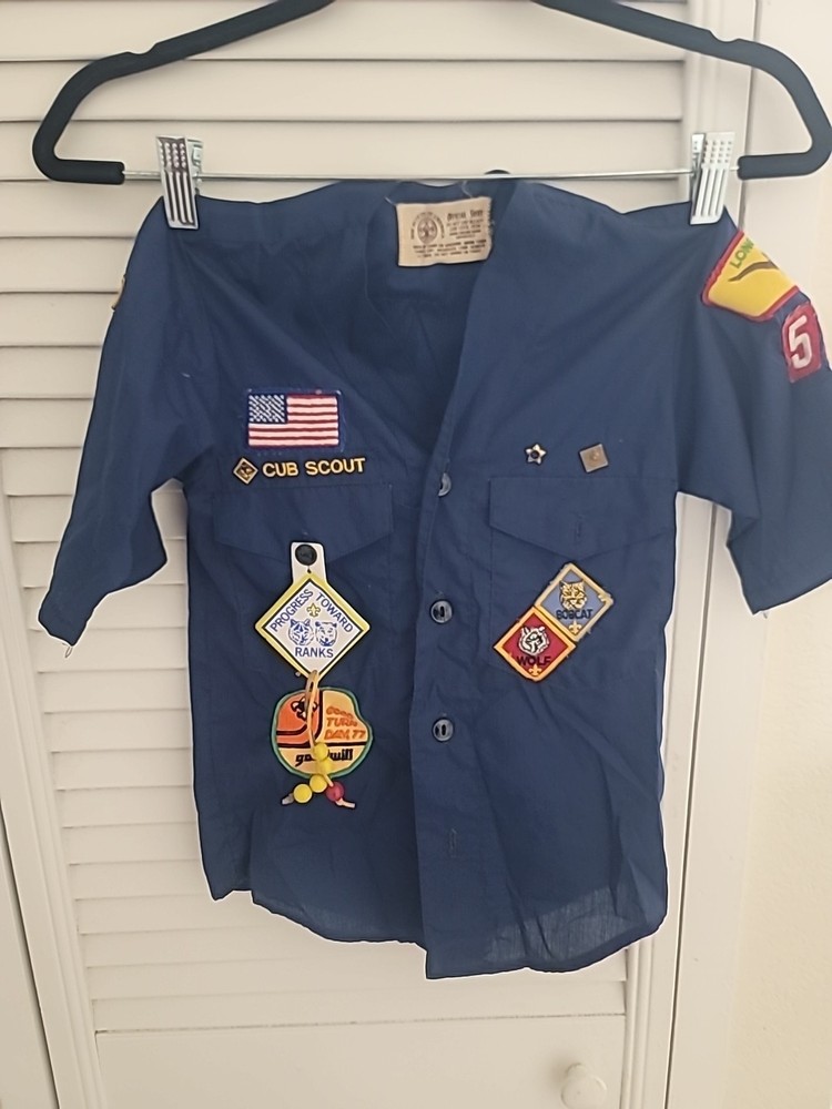 Vintage Cub Scouts of America Shirt Youth Small Patches Badges Longhorn Council